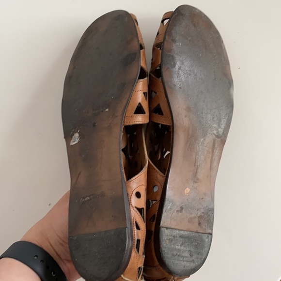 Tan gladiator style flat sandals - Picture 4 of 6